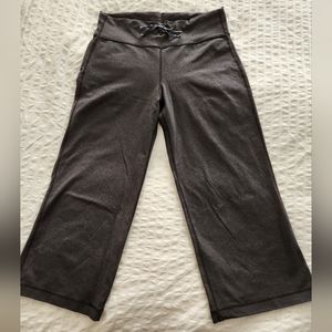 Lululemon cropped grey pants - size 6